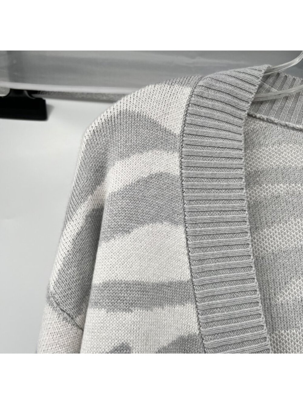 Varley Womens Oversized Sweater Zebra Print Deep V-Neck Gray/White XS Wool Blend - Picture 5 of 9